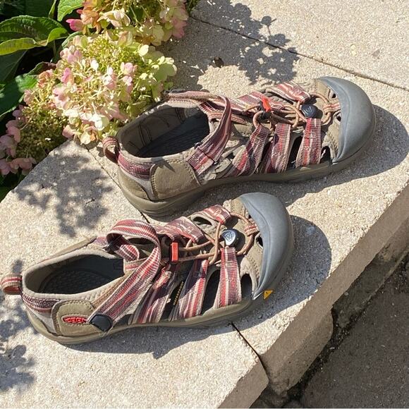 Keen Hiking Closed Toe Sandals Boys Size 5 US Waterproof Outdoors Tan Orange - Picture 14 of 16